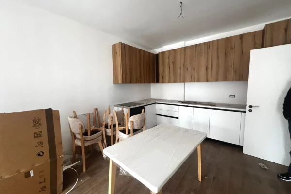 Shtepi me qera 2+1 ne Tirane - 450 Euro