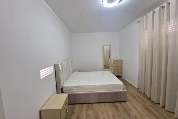 Shtepi me qera Apartament ne Tirane, 2+1, Mobilimi E mobiluar, Pagesa 450  Euro.