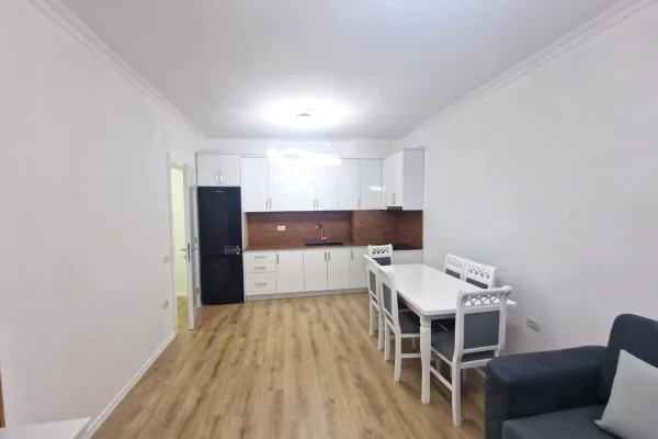 Shtepi me qera Apartament ne Tirane, 2+1, Mobilimi E mobiluar, Pagesa 450  Euro.
