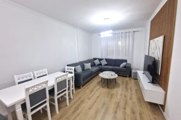 Univers City , 2+1 per qera