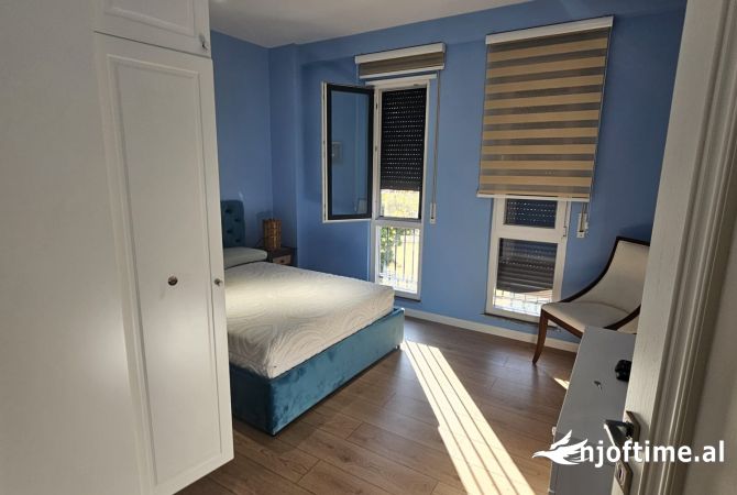 Shtepi me qera 4+1 ne Tirane - 1,300 Euro