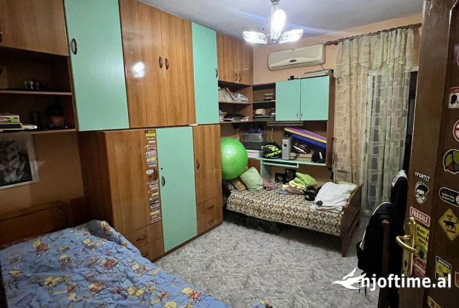 Shtepi ne shitje Apartament ne Tirane, 2+1, Mobilimi E mobiluar, Pagesa 162,000  Euro.