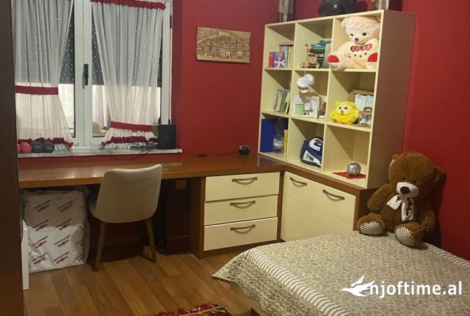 Shtepi me qera Apartament ne Tirane, 2+1, Mobilimi E mobiluar, Pagesa 700  Euro.