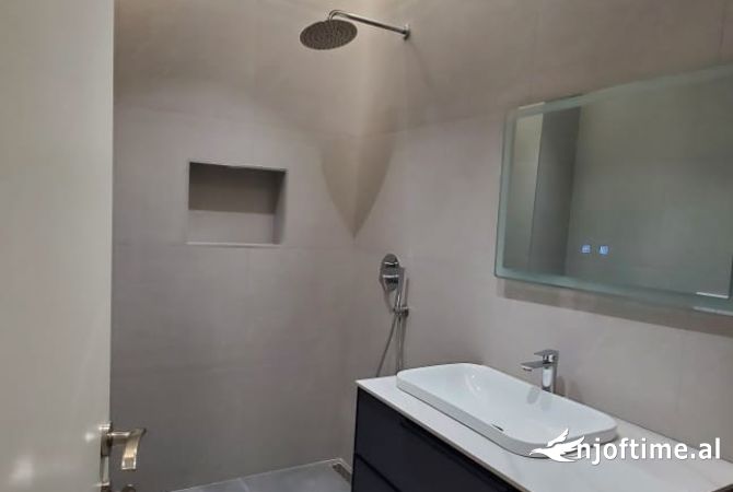 Shtepi me qera 2+1 ne Tirane - 700 Euro