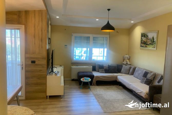 Shtepi me qera 2+1 ne Tirane - 900 Euro