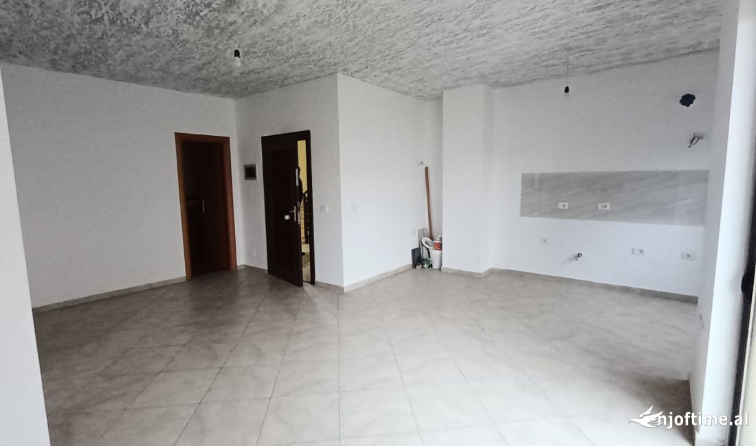 Shtepi ne shitje Apartament ne Tirane, 2+1, Mobilimi Bosh, pa mobiluar, Pagesa 140,000  Euro.