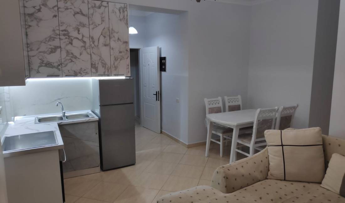 Shtepi me qera Apartament ne Tirane, 2+1, Mobilimi E mobiluar, Pagesa 450  Euro.