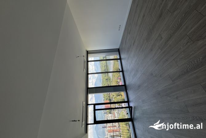 Shtepi me qera 2+1 ne Tirane - 1,300 Euro