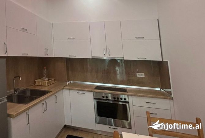 Shtepi me qera 2+1 ne Tirane - 700 Euro