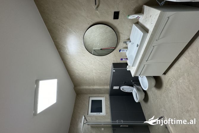 Shtepi me qera Apartament ne Tirane, 2+1, Mobilimi E mobiluar, Pagesa 800  Euro.