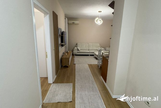 Shtepi me qera Apartament ne Tirane, 1+1, Mobilimi E mobiluar, Pagesa 420  Euro.