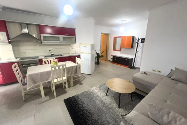 Shtepi me qera 2+1 ne Tirane - 570 Euro