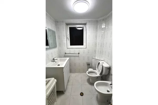 Shtepi ne shitje Apartament ne Tirane, 2+1, Mobilimi E mobiluar, Pagesa 169,000  Euro.