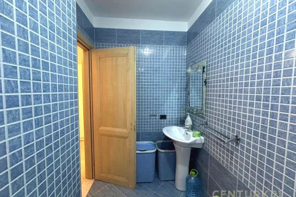 Shtepi ne shitje Apartament ne Tirane, 2+1, Mobilimi E mobiluar, Pagesa 130,000  Euro.