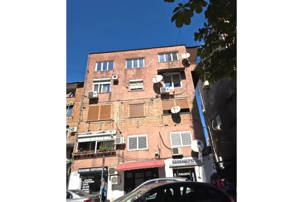 SHESIM APARTAMENT 1+1 PRANE RRUGES SE KOSOVARVE !