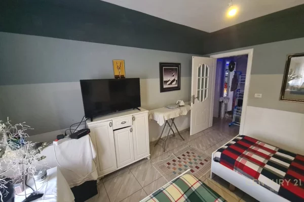 Shtepi ne shitje Apartament ne Tirane, 2+1, Mobilimi E mobiluar, Pagesa 159,000  Euro.