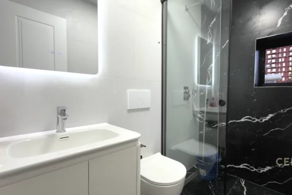 Shtepi ne shitje Apartament ne Tirane, 1+1, Mobilimi Bosh, pa mobiluar, Pagesa 125,000  Euro.