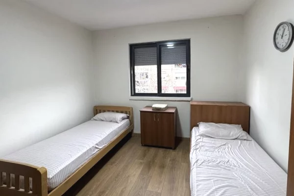 Shtepi ne shitje Apartament ne Tirane, 2+1, Mobilimi E mobiluar, Pagesa 138,000  Euro.