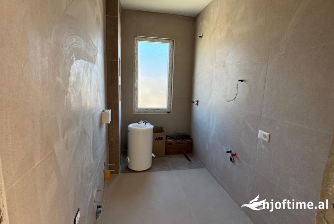 Shtepi ne shitje Apartament ne Tirane, 2+1, Mobilimi Pjeserisht e mobiluar, Pagesa 120,000  Euro.