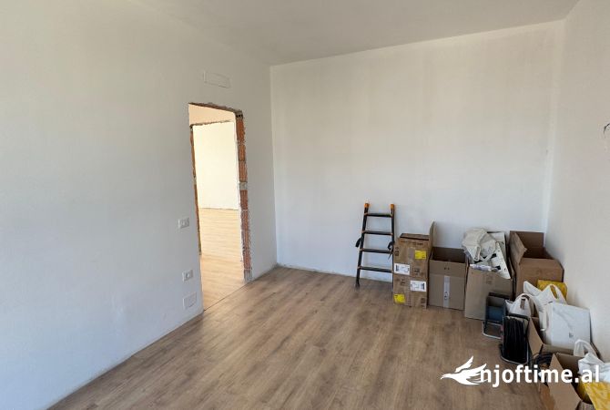 Shtepi ne shitje Apartament ne Tirane, 2+1, Mobilimi Pjeserisht e mobiluar, Pagesa 120,000  Euro.