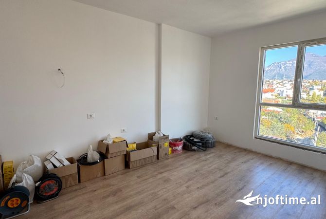 Shtepi ne shitje Apartament ne Tirane, 2+1, Mobilimi Pjeserisht e mobiluar, Pagesa 120,000  Euro.