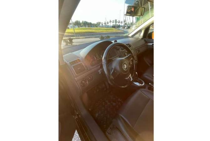Jepet me qera Volkswagen Touran 7 vendeshe duke filluar nga 40 euro dita