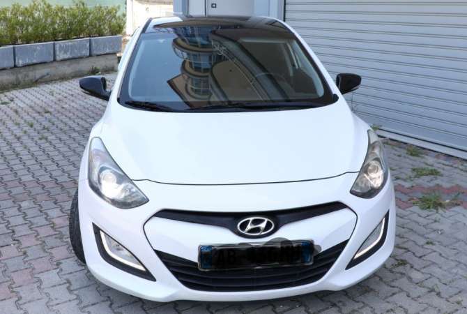 Jepet me qera Hyundai i30 duke filluar nga 35 euro ne dite. Aeroport Tirane