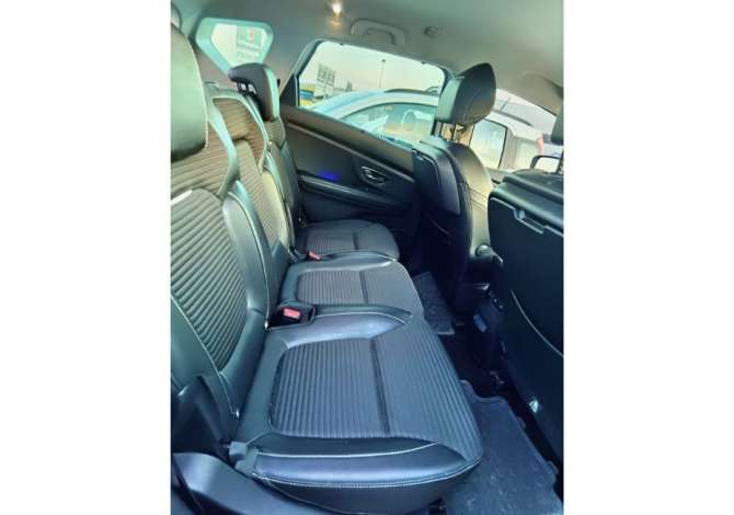 Jepet me qera makina Reno Scenic per 35 euro dita 