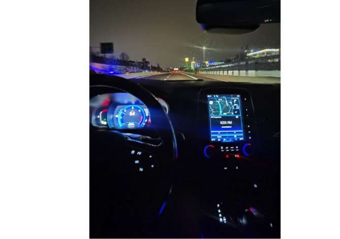 Jepet me qera makina Reno Scenic per 35 euro dita 