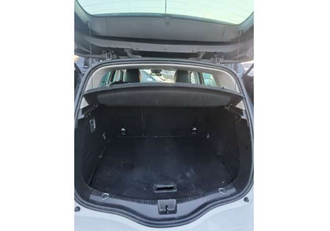 Jepet me qera makina Reno Scenic per 35 euro dita 