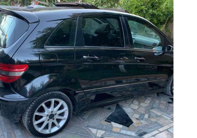 Jepet me qera makina Mercedes Benz B Class per 27 euro dita