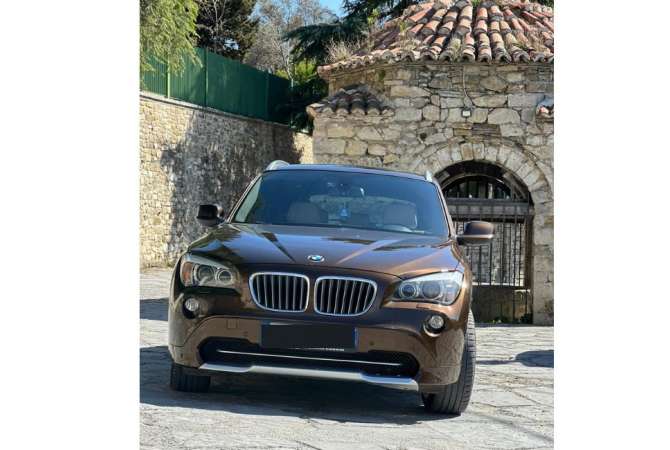 Jepet me qera makine BMW x1 40 euro dita