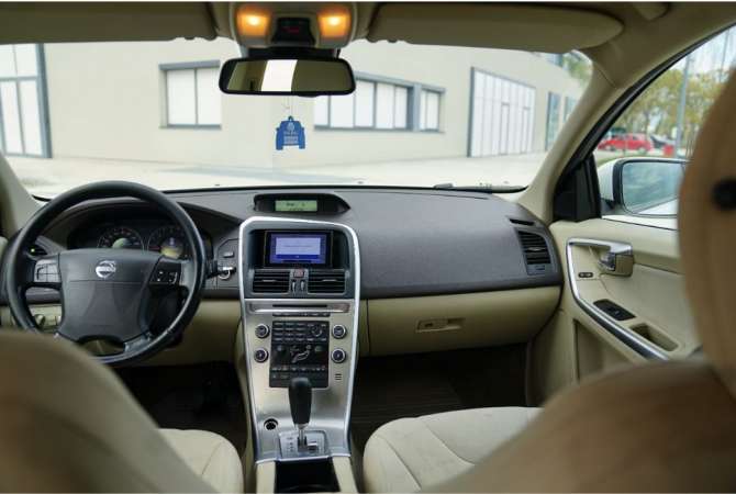 Jepet me qera makina Volvo xc60  per 40 euro dita