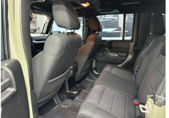 Makina ne shitje ne Tirane, Jeep, 2012 Benzine,Kambio Automatik Pagesa 29,700  Euro.