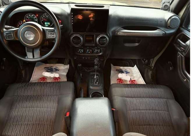 Makina ne shitje ne Tirane, Jeep, 2012 Benzine,Kambio Automatik Pagesa 29,700  Euro.