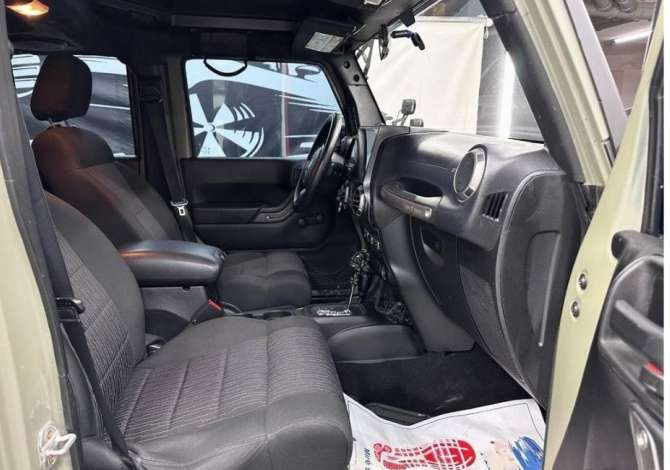 Makina ne shitje ne Tirane, Jeep, 2012 Benzine,Kambio Automatik Pagesa 29,700  Euro.