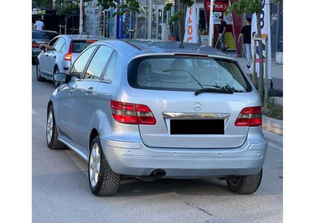 Noleggio Auto  a Tirana - 28 Euro