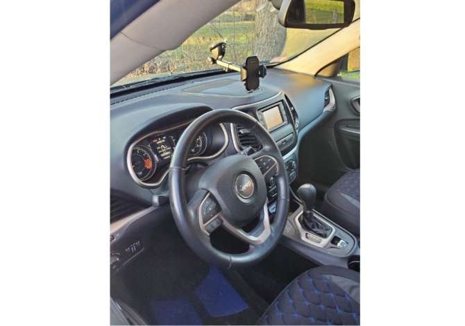 Makina me qera Jeep Cheroke per 70 euro dita 