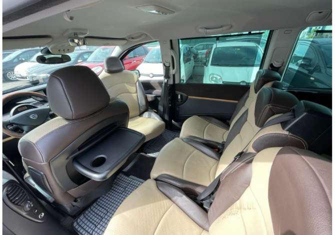 Makina me qera Lancia Phedra 6+1 vendeshe per 40 euro dita