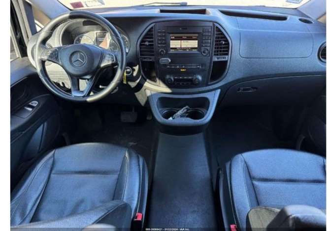 Furgon me qera Mercedes Benz vito per 100 euro dita
