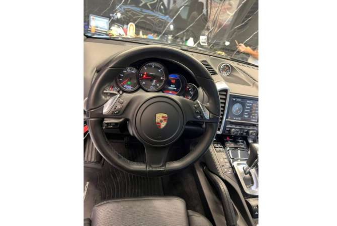 Makina me qera Porsche Cayenne per 95 euro dita.