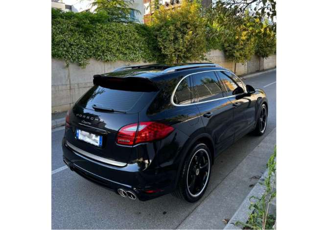 Makina me qera Porsche Cayenne per 105 euro dita
