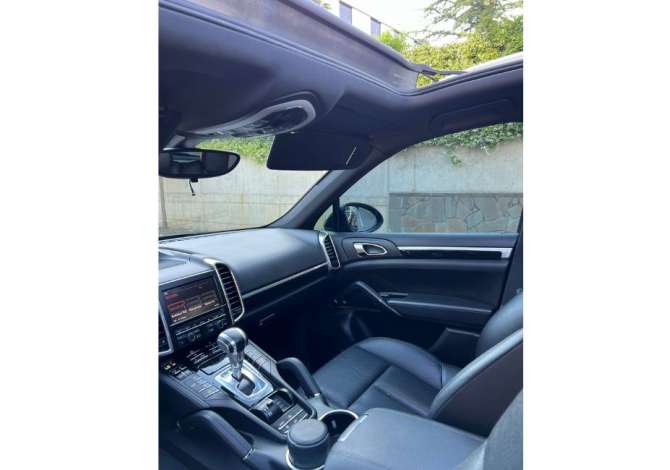 Makina me qera Porsche Cayenne per 105 euro dita