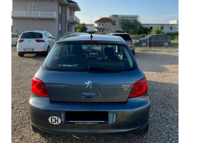 Makina me qera Pezho  per 30 euro dita