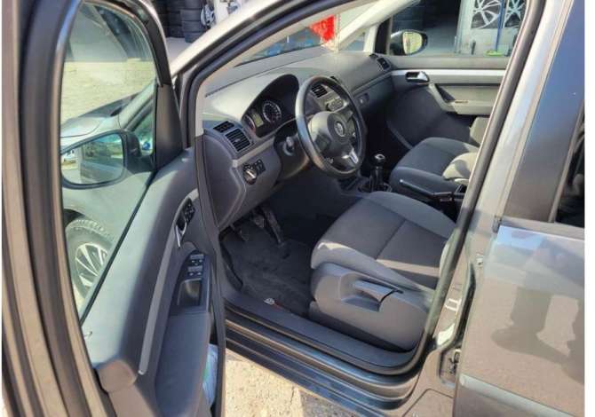 Makina me qera Touran per 35 euro dita