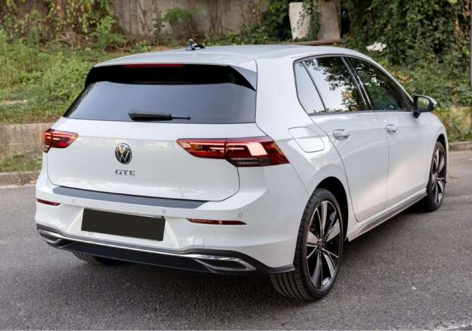 Makina me qera Volkswagen Golf 8 per 75 euro dita + 10 dite 