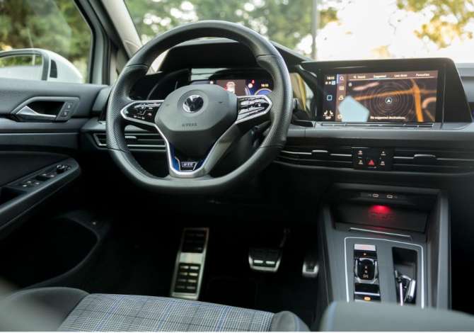 Makina me qera Volkswagen Golf 8 per 75 euro dita + 10 dite 