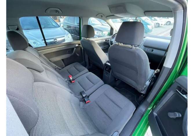 Makina me qera 5 vende Volkswagen Touran per 35 euro