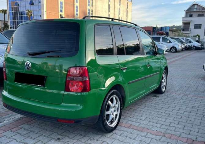 Makina me qera 5 vende Volkswagen Touran per 35 euro