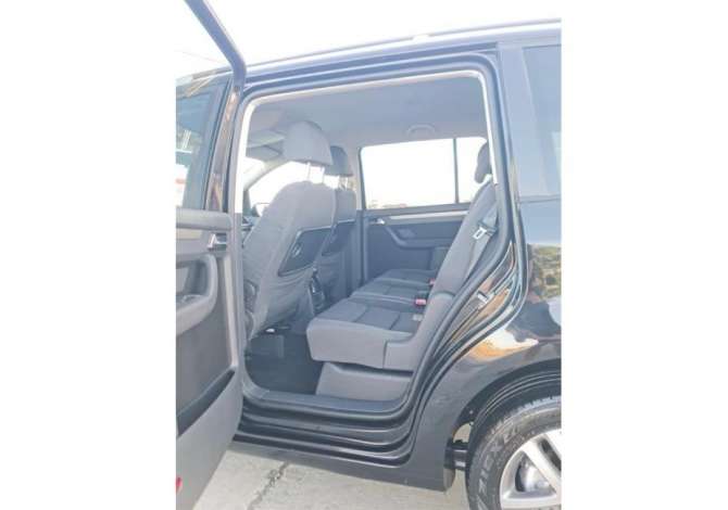 Makina me qera Touran 6+1 vende per 40 euro dita